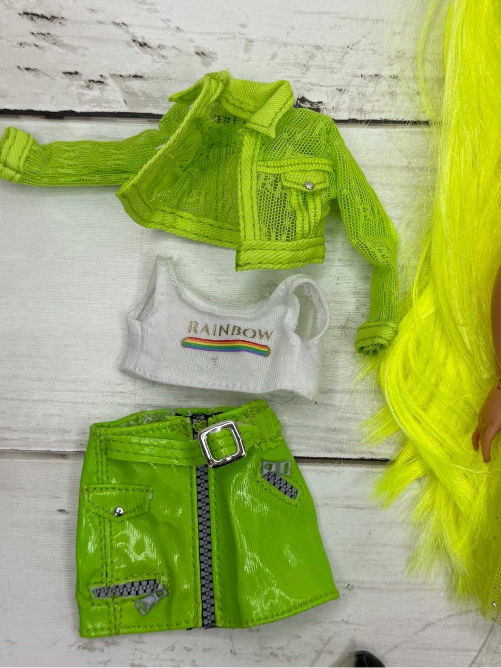 Rainbow High Karma Nichols Fashion Doll with Outfits - Neon Green MGA - Picture 9 of 10